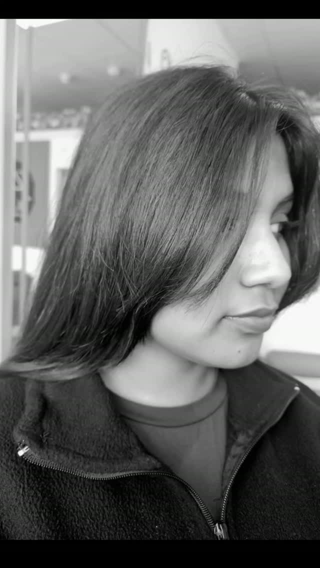 Black-and-white hairstyle portrait at Akestatica
