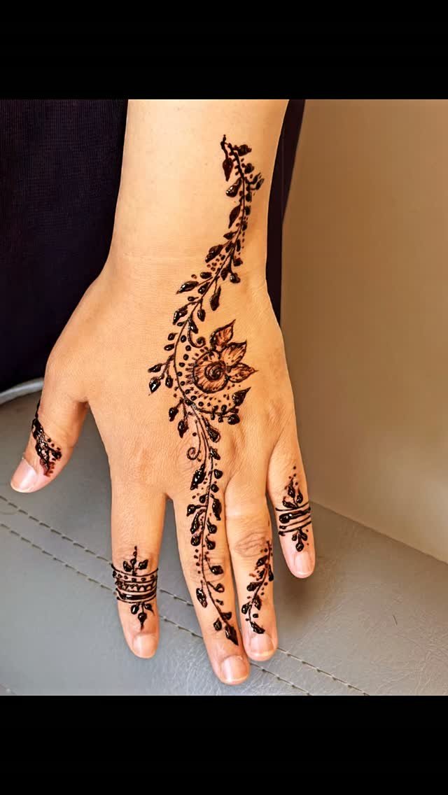 Authentic delicate henna hand floral artistry crafted at Akestatica
